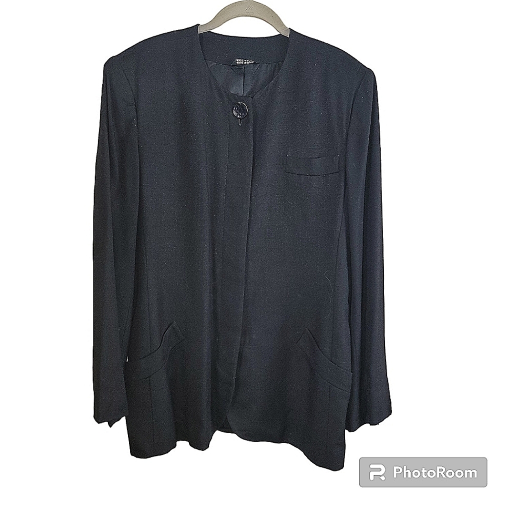 Black Blazer Jacket Size 14. 2 Hip Pockets 1 Breast Pocket. 4 Hidden Buttons